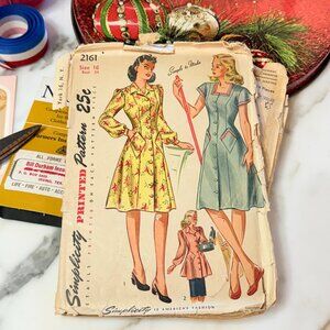 Huge Vintage Sewing Notion Bundle 25 pieces!